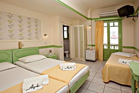 Triple Room with balcony and side Sea View