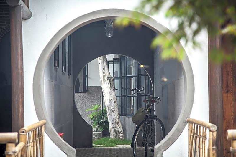 Show Year Reminiscence Hotel