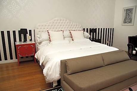 Superior Room, City View (1 King Bed)