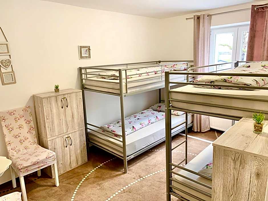 New Hostel Berlin Mitte FREE SNACK hot tea and coffee