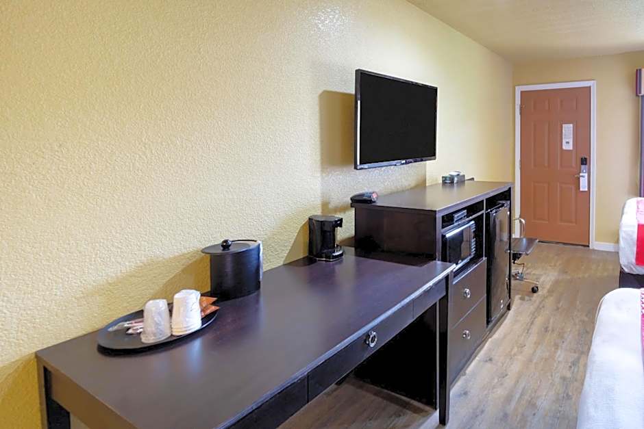 Woodridge Inn and Suites