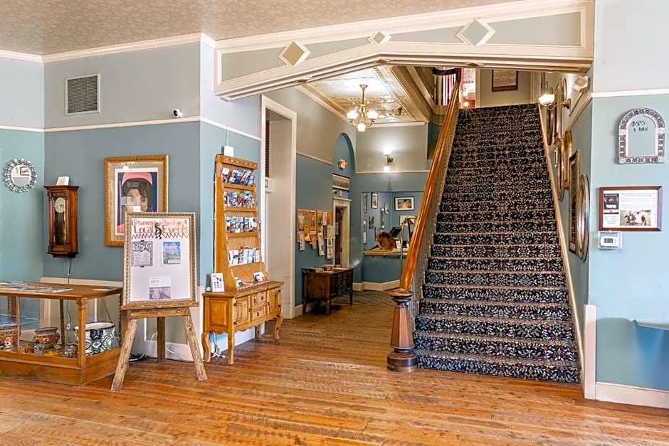 Historic Plaza Hotel