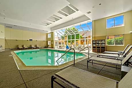 Chicago Club Inn & Suites