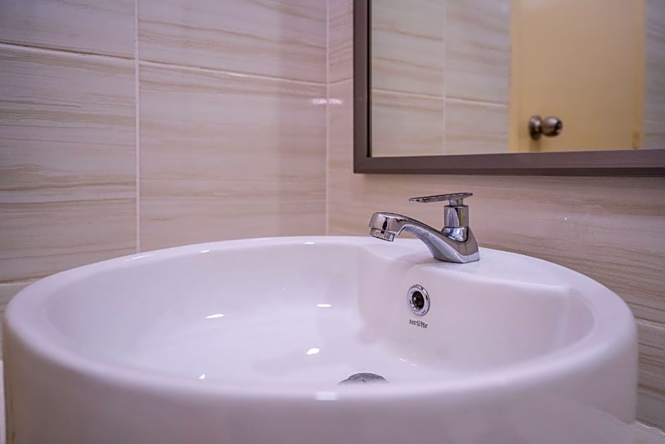 OYO HOME 90183 D' Summit Residence 2bhk @ YML 0824