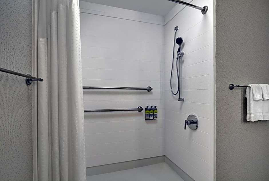 Holiday Inn Express Atmor By IHG