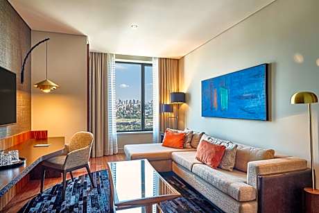 executive suite, executive lounge access, suite, 1 king, sofa bed, skyline view
