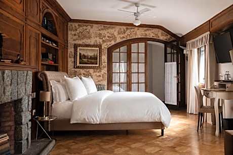 Superior King Suite