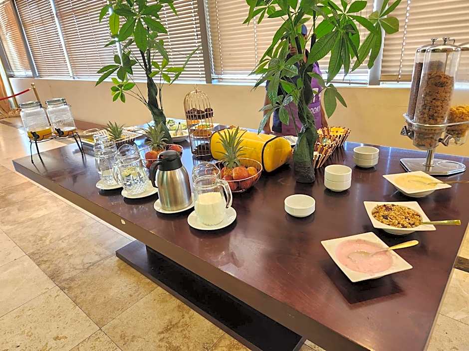 Palm Continental Hotel