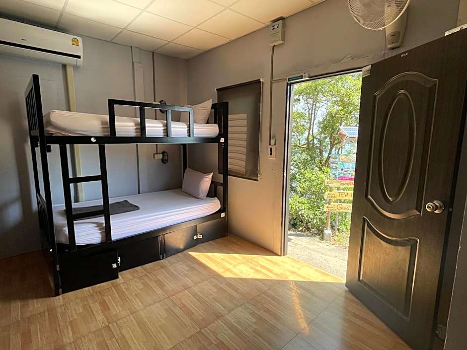 Social Quarters Blanco - Youth Hostel 18 to 35 Only