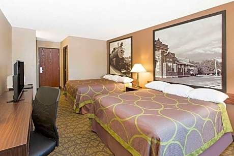 Queen Room with Two Queen Beds - Non-Smoking