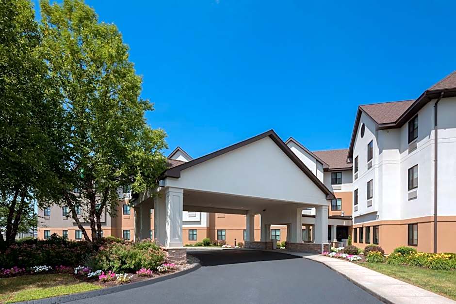Holiday Inn Express & Suites Bradley Airport By IHG