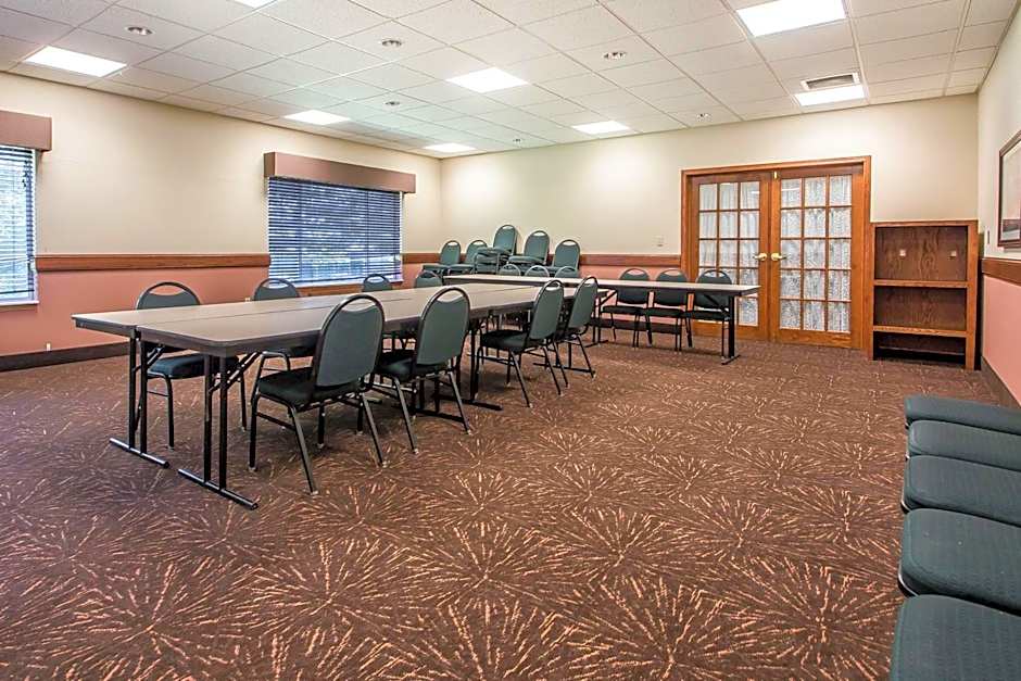 Quality Inn & Suites East Troy I-43