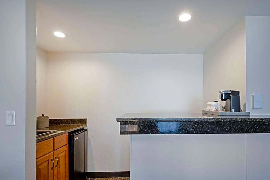 The Lux Hotel & Conference Center, Ascend Hotel Collection