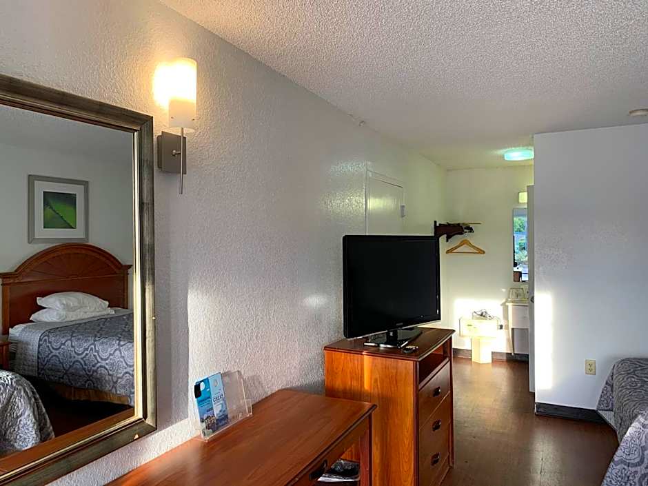 Travelodge Suites by Wyndham MacClenny