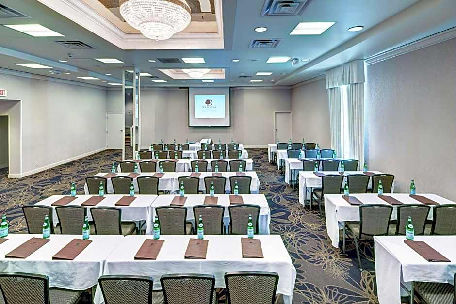 DoubleTree By Hilton Milwaukee Downtown