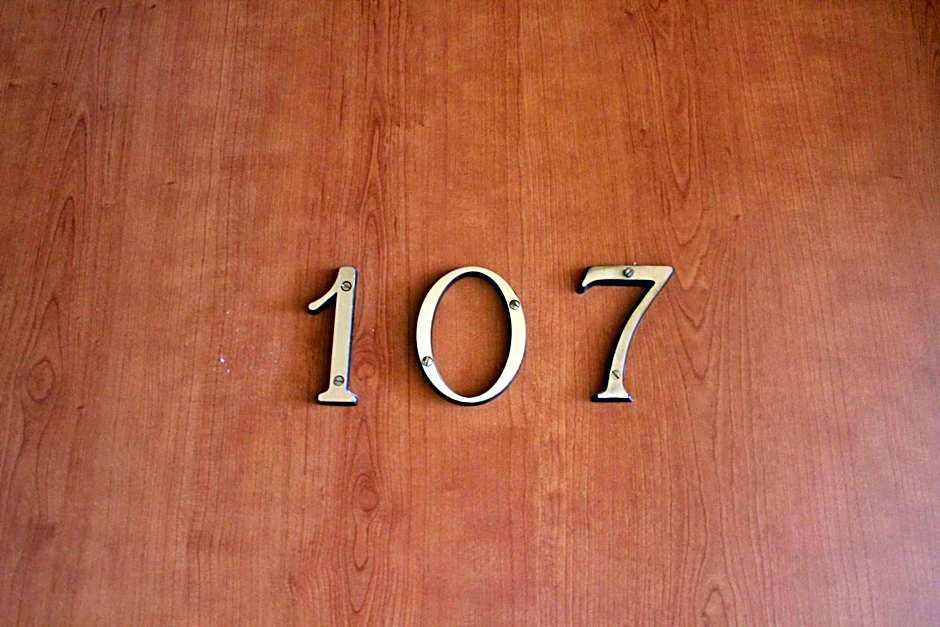 Hotel 106