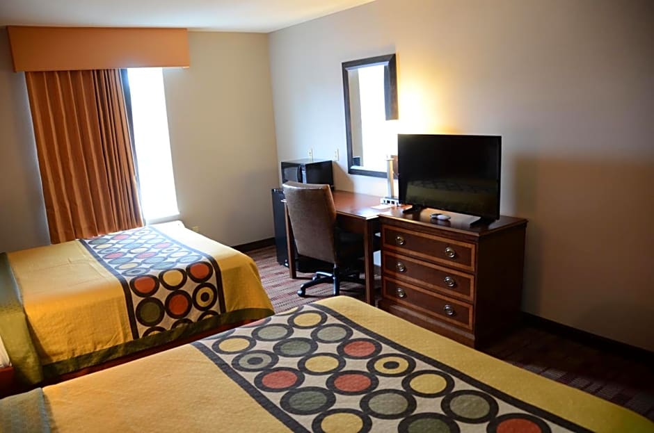 Super 8 by Wyndham Louisville/Expo Center