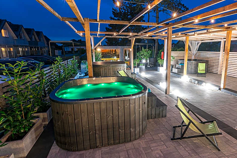 Old Tree Village & Restaurant