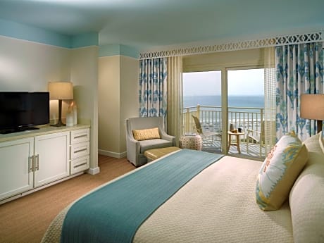 Corner Suite with Ocean and Pool View