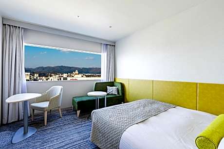 Queen Room with Club Lounge Access