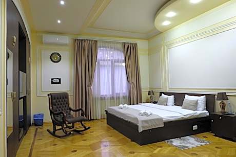 Suite with Garden View and Balcony