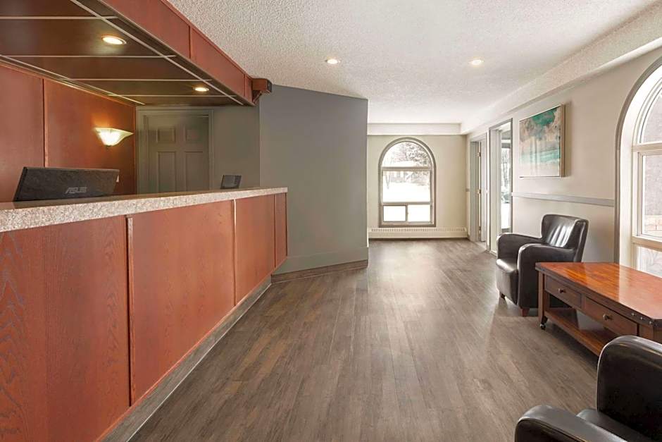 Travelodge by Wyndham Edmonton Airport