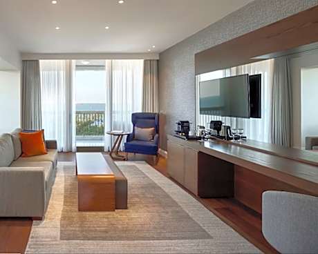 Deluxe Suite with Sea View