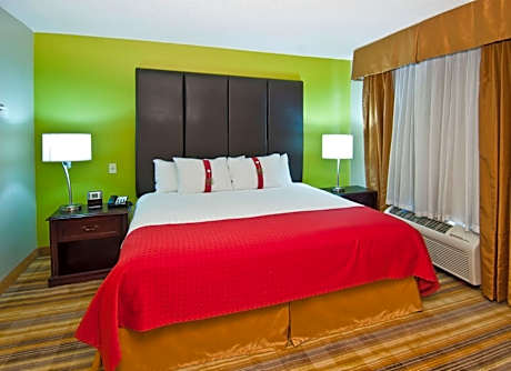 1 King Bed Standard Comm Accessible Tub