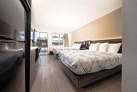 Queen Room with Two Queen Beds - Smoking