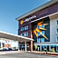 La Quinta Inn & Suites by Wyndham Terre Haute