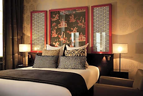 Classic Room with One Queen Bed