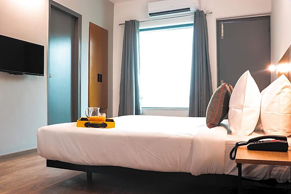 Super Townhouse Galleria Market Near Golf Course Road