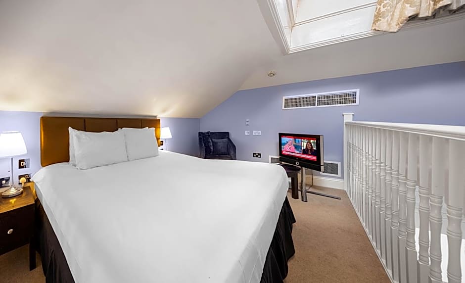 Photo 1 of 5 of Suite