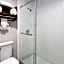 La Quinta Inn & Suites by Wyndham Buffalo Airport