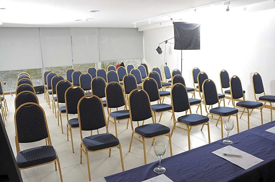 Real Colonia Hotel & Suites