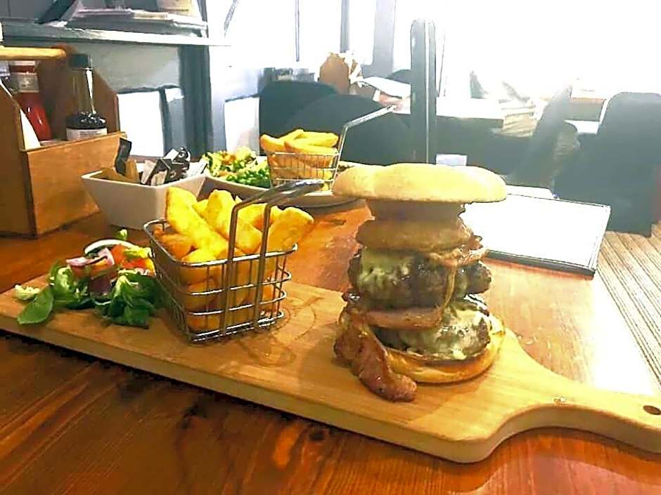 The New Alexandra Hotel