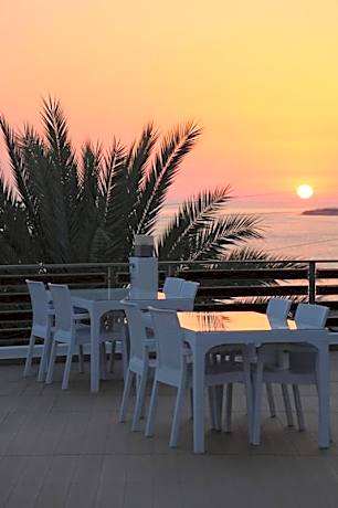 Deluxe Double Room with Balcony and Sea View