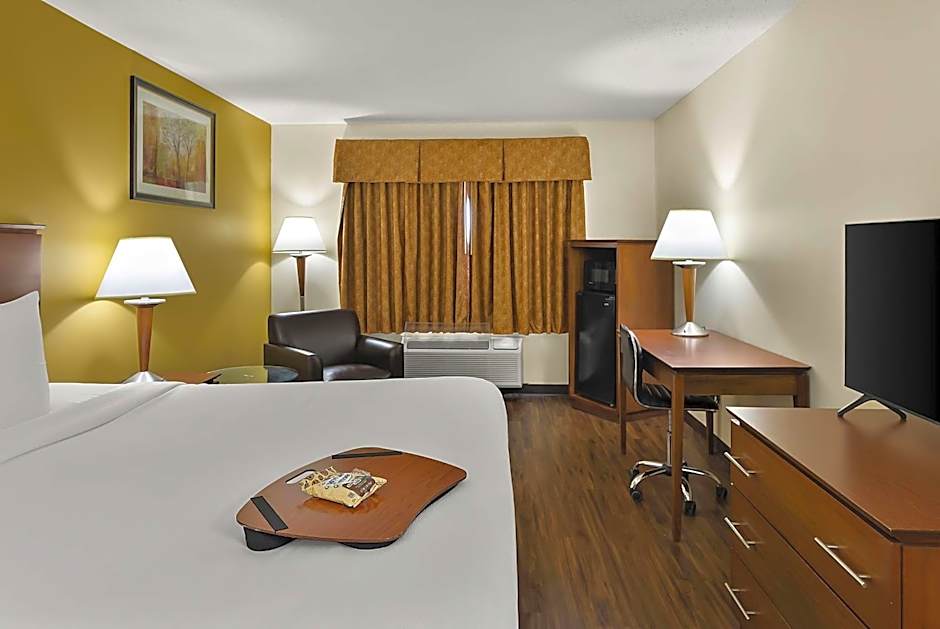 Best Western Lakewood Inn