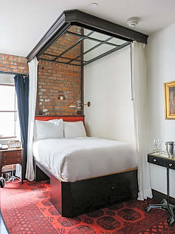 Standard Queen Room