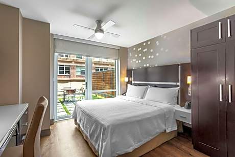 1 King Bed Efficiency Studio W/Balcony-Nosmok