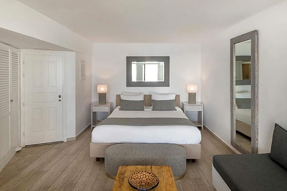 Aqua Luxury Suites Santorini