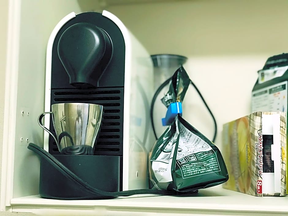 Hostel 1010 & MILLS COFFEE