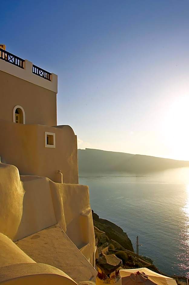 Art Maisons Oia Castle