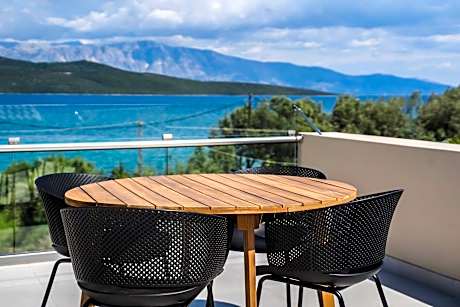 One-Bedroom with Attic Apartment Sea View