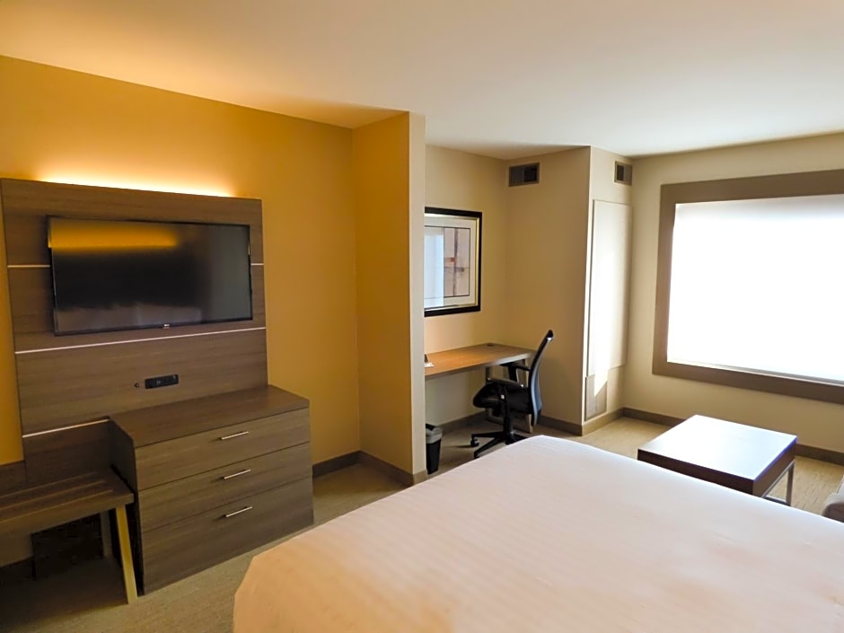 Holiday Inn Express & Suites Plymouth - Ann Arbor Area