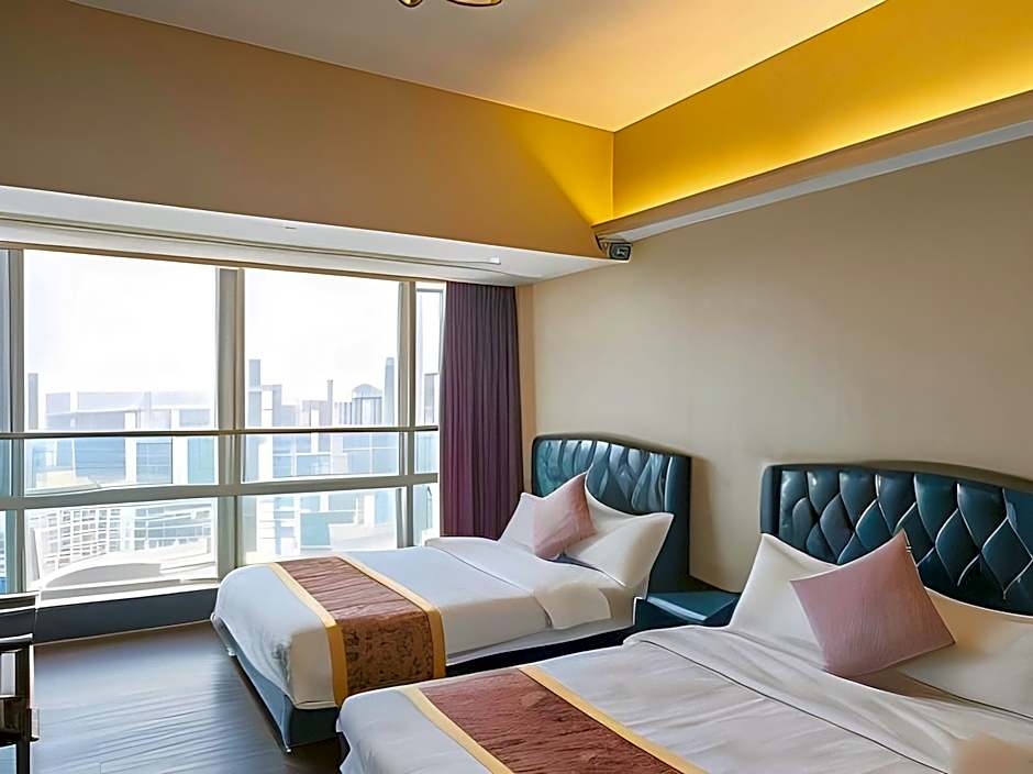 Sunny Apartment Of Grand Continental