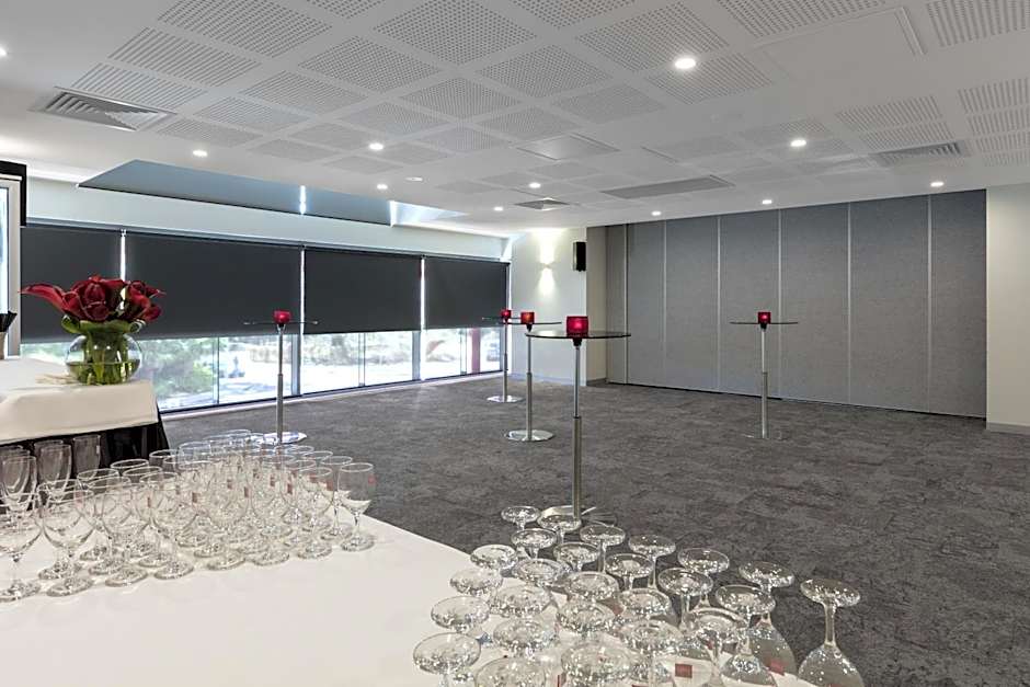 Oaks Darwin Elan Hotel