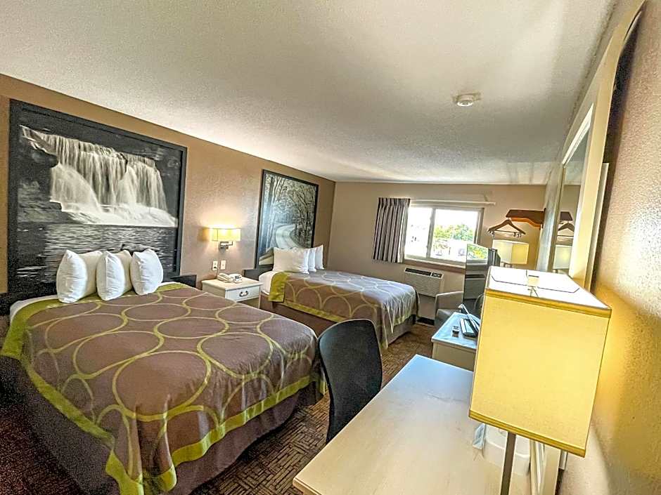 Super 8 by Wyndham Indianapolis Emerson