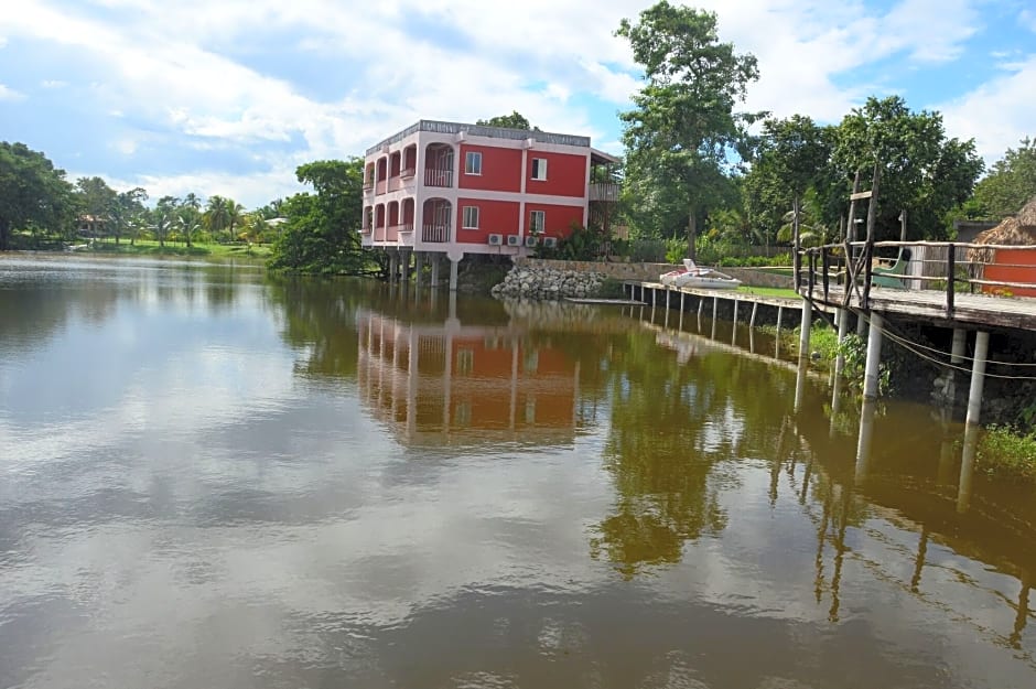 Lamanai Landings Hotel and Marina