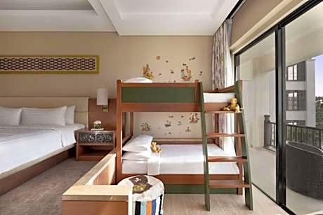 Garden Wing Deluxe Family Room